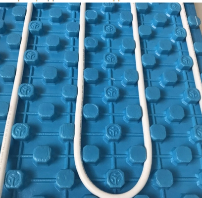 Uitvoer: 450 kg/h Productielijn voor op maat gemaakte plastic vloerverwarmingsmodules