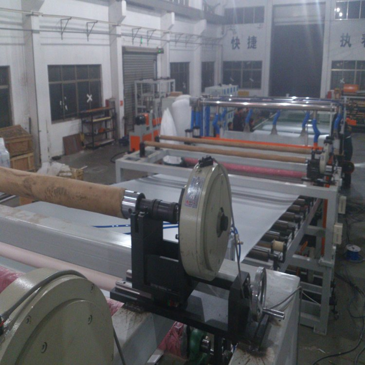 Laatste bedrijfsblogs Oplossingen met hoge capaciteit voor extrusielijnen voor extra brede en dikke PC/PMMA-platen