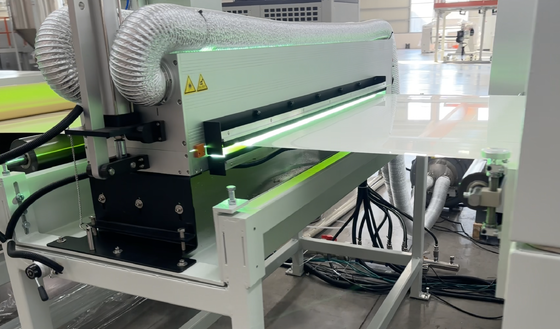 PETG decoratieve plaat extruderingslijn met 850 kg/h uitvoerkapaciteit, dikte 4*8ft*1mm en ABA structuur
