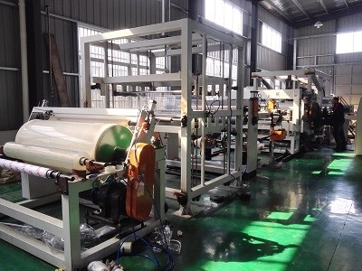 kopen Transparante / gekleurde TPU-film voor autodekkingsdoeken met een enkele schroef 500 kg/h online manufacture