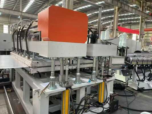 kopen PC Holle Plaat Productielijn voor Polycarbonaat Plaat Extrusie van 4-40mm Dikte met 1300-2100mm Breedte en Enkele of Dubbele Schroef Ontwerp online manufacture