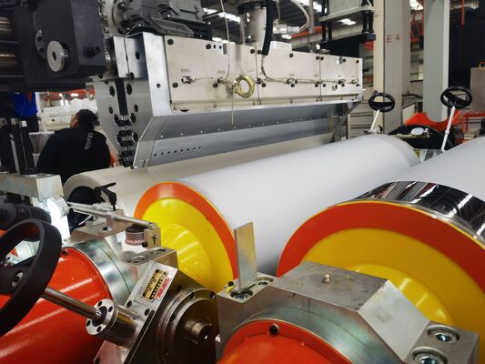 kopen TPU Gietfilm Extrusielijn met Waterdichte Film Gelamineerd met Stof en Enkele Schroef Extruder voor 1000-2000mm Breedte online manufacture